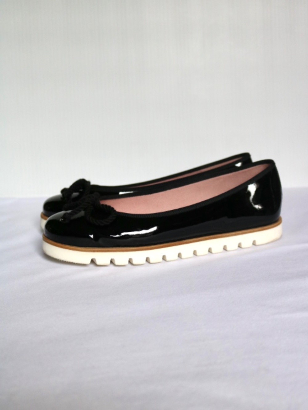 Pretty Ballerinas Black Patent Leather Shoes Flats Bow Made in Spain Size 37.5 - Picture 3 of 9